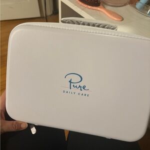 Pure Daily Care White Women’s Skincare Tool Case